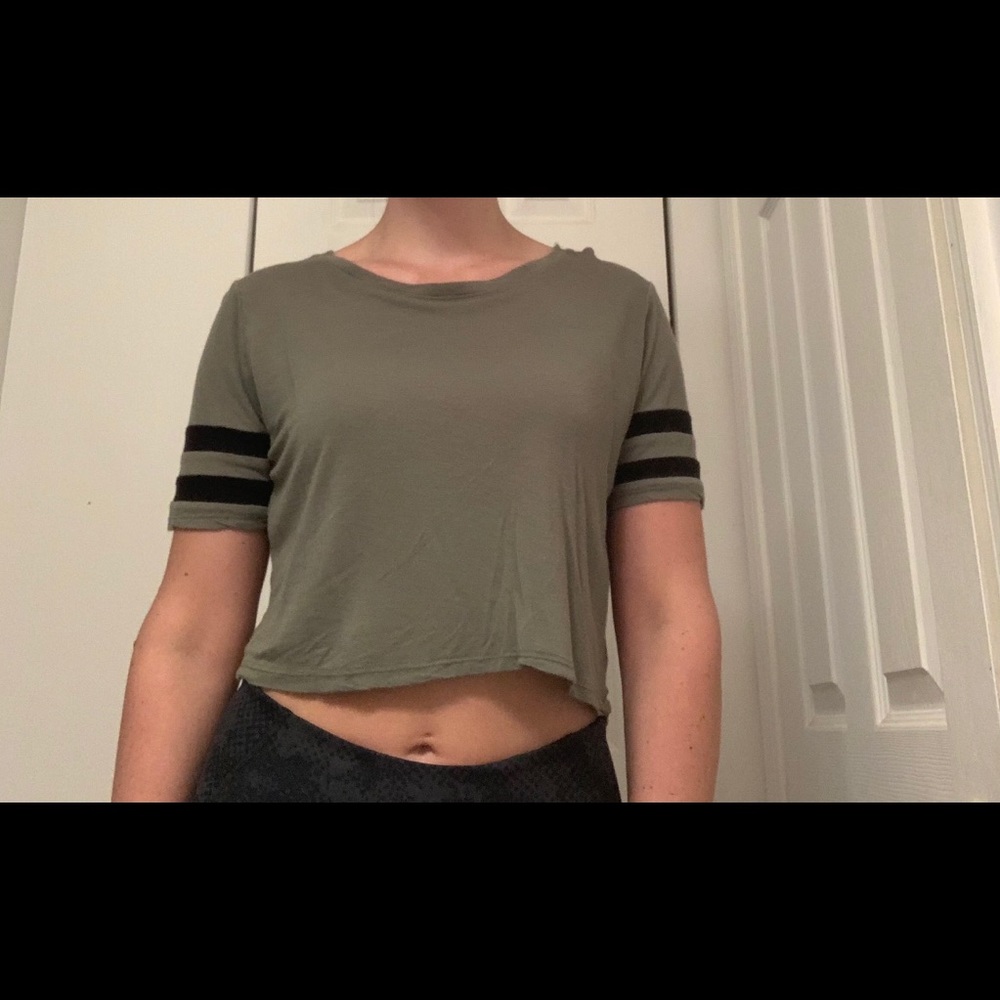 Cropped tee